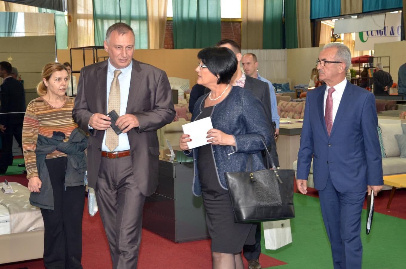 FOTO: U Budvi otvoren sajam namještaja i umjetnina FOTO: U Budvi otvoren sajam namještaja i umjetnina