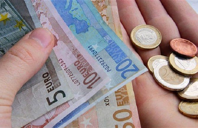 Počela isplata studentskih kredita i stipendija Počela isplata studentskih kredita i stipendija