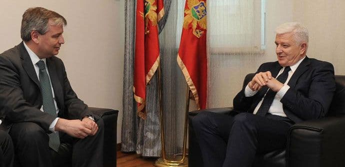 Crna Gora primjer u pristupu aktuelnom političkom trenutku zemlje Crna Gora primjer u pristupu aktuelnom političkom trenutku zemlje