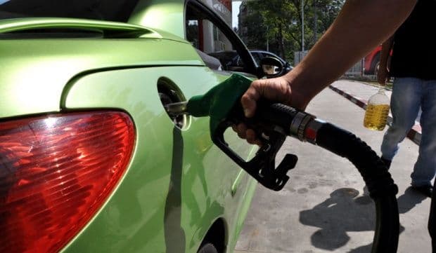 Kad kupuju benzin Italijani plaćaju za 80 godina ratova i katastrofa Kad kupuju benzin Italijani plaćaju za 80 godina ratova i katastrofa