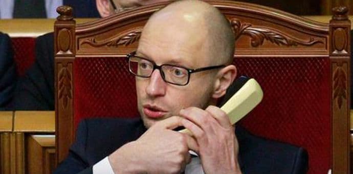 Ukrajinski premijer podnosi ostavku Ukrajinski premijer podnosi ostavku