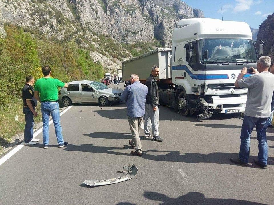 Dromira: Sudar auta i kamiona, nema povrijeđenih Dromira: Sudar auta i kamiona, nema povrijeđenih