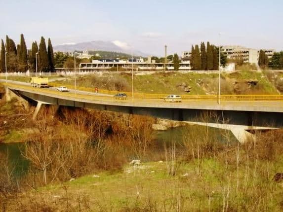 Pijan šenlučio ispod Krivog mosta Pijan šenlučio ispod Krivog mosta