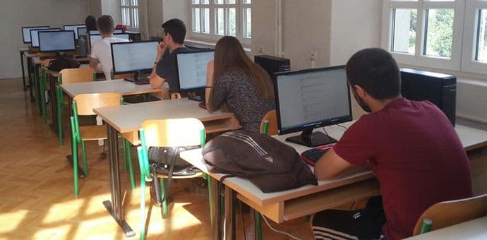 U podgoričkoj Gimnaziji sprovedeno prvo elektronsko testiranje iz crnogorskog jezika U podgoričkoj Gimnaziji sprovedeno prvo elektronsko testiranje iz crnogorskog jezika