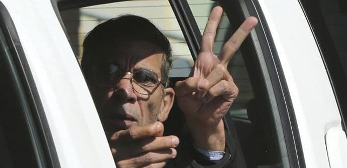 Otmičar aviona zatražio azil na Kipru Otmičar aviona zatražio azil na Kipru