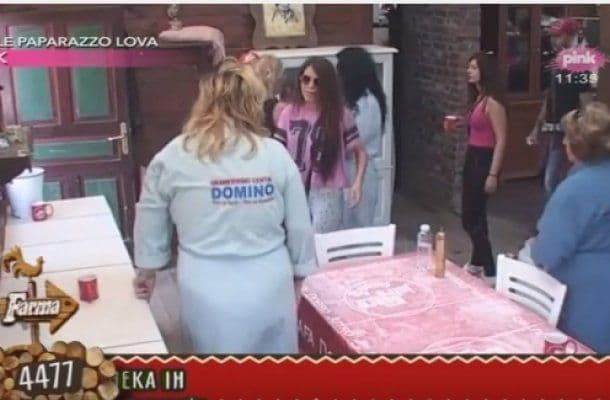 HAOS NA IMANJU: Fizički obračun Jelene Golubović i Saške Karan! (VIDEO) HAOS NA IMANJU: Fizički obračun Jelene Golubović i Saške Karan! (VIDEO)