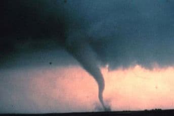 Tornado na jugu SAD, poginule tri osobe Tornado na jugu SAD, poginule tri osobe