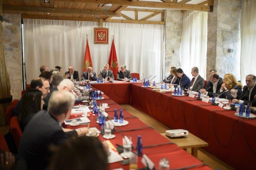 ĐUKANOVIĆ: Nužne reforme i rast do pet odsto ĐUKANOVIĆ: Nužne reforme i rast do pet odsto