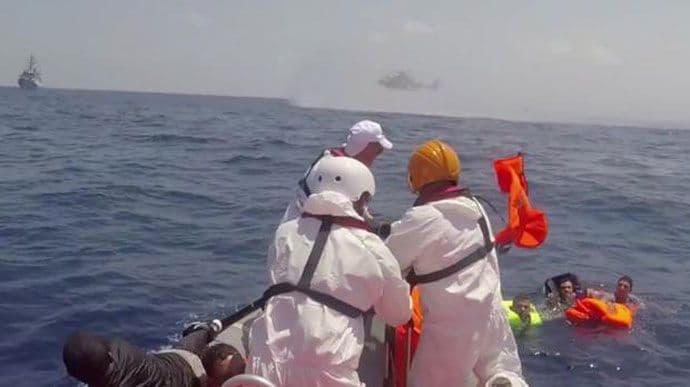 Potonuo brod sa 400 izbjeglica! Potonuo brod sa 400 izbjeglica!