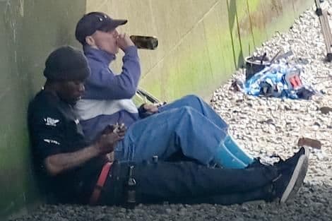 Sin kraljice popa živi kao beskućnik Sin kraljice popa živi kao beskućnik