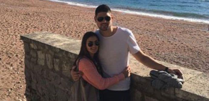 Vučević se vratio, i odmah sa djevojkom na Sveti Stefan Vučević se vratio, i odmah sa djevojkom na Sveti Stefan