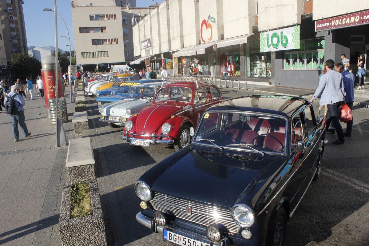 Oldtimeri prodefilovali Podgoricom (FOTO) Oldtimeri prodefilovali Podgoricom (FOTO)