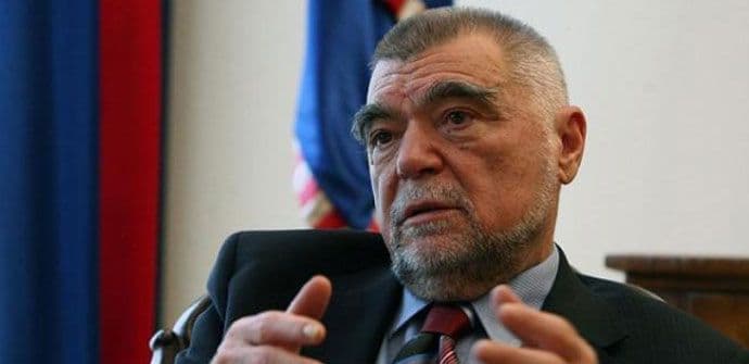 Mesić najavio da se vraća u politiku Mesić najavio da se vraća u politiku