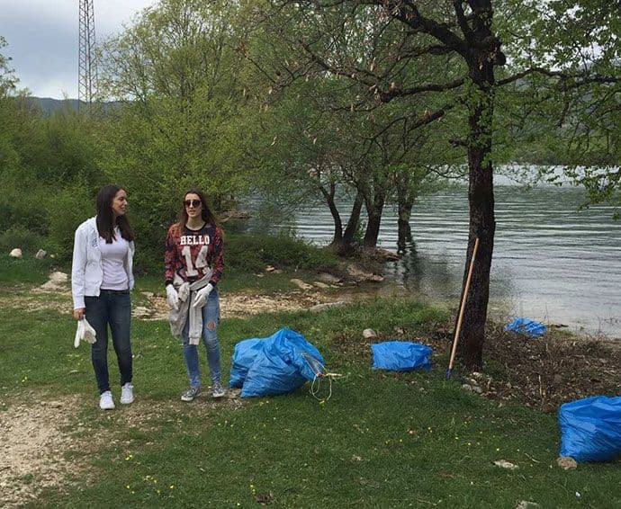 Savjet mladih DPS Nikšić organizovao akciju uređenja kupališta u Pokloncima Savjet mladih DPS Nikšić organizovao akciju uređenja kupališta u Pokloncima