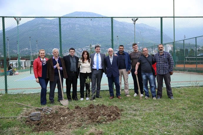 Vlahović i Ivanović zasadili masline u Aveniji masline prijateljstva Vlahović i Ivanović zasadili masline u Aveniji masline prijateljstva