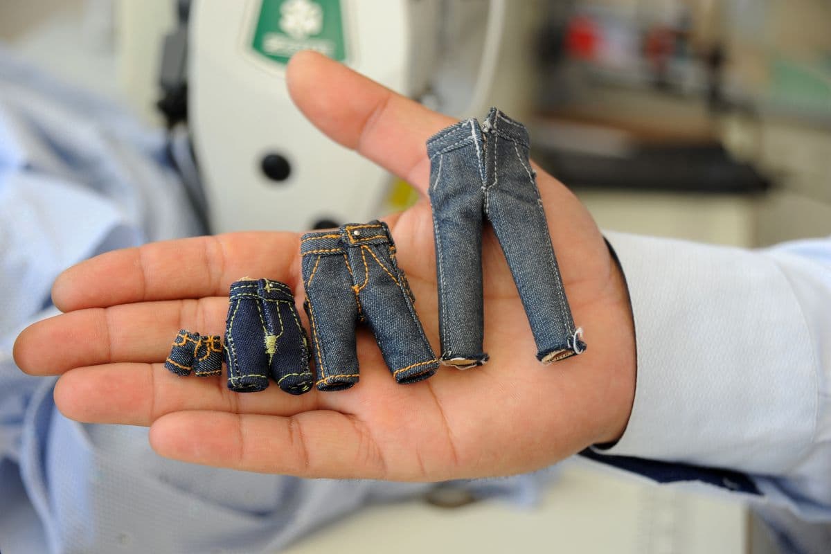 Majstor svog zanata: Krojač skrojio farmerke duge devet milimetara Majstor svog zanata: Krojač skrojio farmerke duge devet milimetara