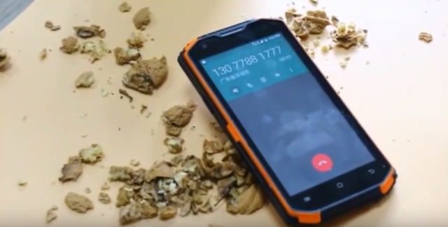 Ovaj telefon je doslovno neuništiv (VIDEO) Ovaj telefon je doslovno neuništiv (VIDEO)