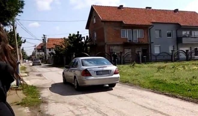 POLICIJA ODVELA JELENINE SVEKRA I SVEKRVU: Marjanovići dobrovoljno krenuli sa inspektorima POLICIJA ODVELA JELENINE SVEKRA I SVEKRVU: Marjanovići dobrovoljno krenuli sa inspektorima