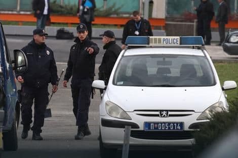 Kuhinjskim nožem izbo mladića zbog duga za marihuanu od četiri eura Kuhinjskim nožem izbo mladića zbog duga za marihuanu od četiri eura