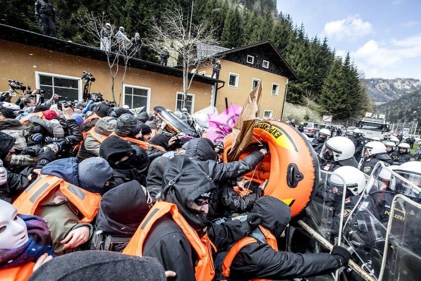 Austrija usvojila rigorozni zakon: Od sada azil samo na određeno Austrija usvojila rigorozni zakon: Od sada azil samo na određeno