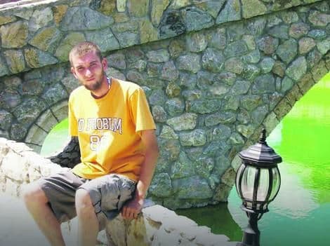 Tijelo žrtve nađeno vezano iza zavjese Tijelo žrtve nađeno vezano iza zavjese