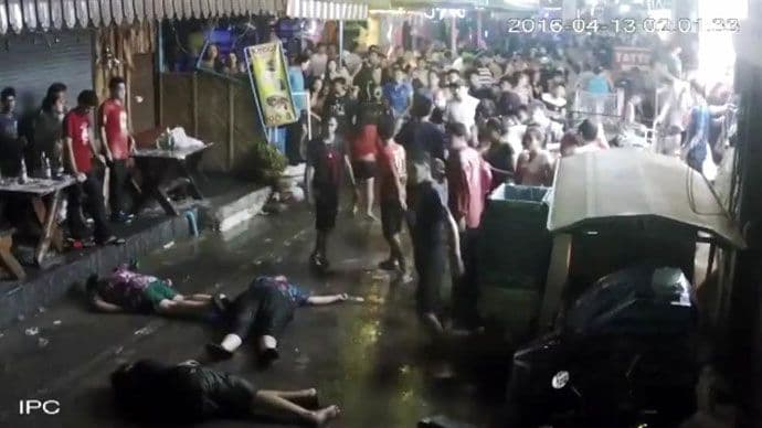 Huligani unakazili od batina porodicu Britanaca (uznemirujući video) Huligani unakazili od batina porodicu Britanaca (uznemirujući video)