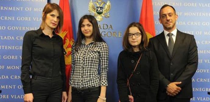 Tableti Sofiji Rašo i Jovani Ivanović Tableti Sofiji Rašo i Jovani Ivanović