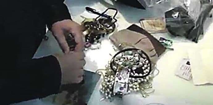ITALIJA: Srbin i Albanac uhapšeni zbog pljačke nakita vrijednog 7 miliona eura ITALIJA: Srbin i Albanac uhapšeni zbog pljačke nakita vrijednog 7 miliona eura