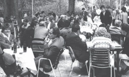 Vremeplov: Prvi maj – nekad i sad - Zašto su uveli crveni karanfili? Vremeplov: Prvi maj – nekad i sad - Zašto su uveli crveni karanfili?