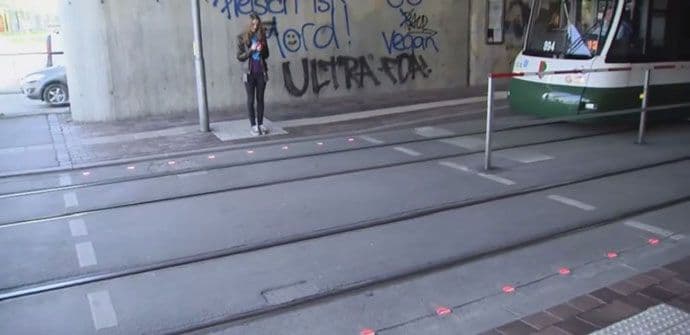 Specijalni semafori za "zavisnike" od mobilnog telefona Specijalni semafori za "zavisnike" od mobilnog telefona