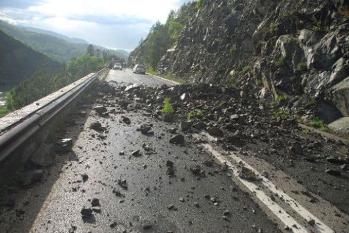 Oprez zbog učestalih odrona Oprez zbog učestalih odrona