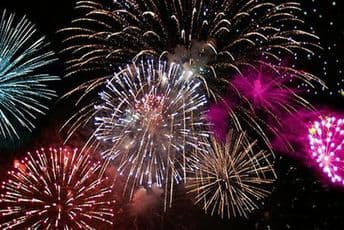 Hrvatska: Ispalio signalnu raketu na vjenčanju i izazvao požar, šteta 40.000 eura Hrvatska: Ispalio signalnu raketu na vjenčanju i izazvao požar, šteta 40.000 eura