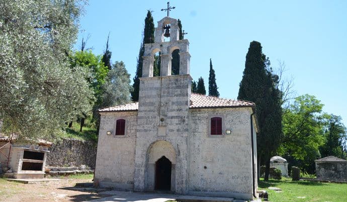 DUKLJANSKI TRAGOVI: Crkva Svetog Đorđa sa tajnim prolazom u svojim temeljima DUKLJANSKI TRAGOVI: Crkva Svetog Đorđa sa tajnim prolazom u svojim temeljima