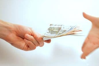 Prosječna zarada u novembru 518 eura Prosječna zarada u novembru 518 eura