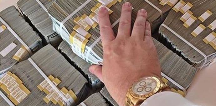 Jedna od najvećih krađa u avionu: Nestao ručni prtljag vrijedan 260.000 dolara Jedna od najvećih krađa u avionu: Nestao ručni prtljag vrijedan 260.000 dolara