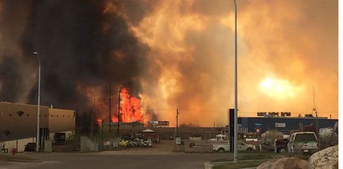 Nezapamćena panika zbog požara: Evakuisano 80.000 ljudi Nezapamćena panika zbog požara: Evakuisano 80.000 ljudi