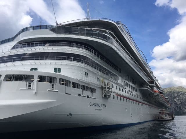 FOTO: Kruzer "Carnival Vista" uplovio u Kotor FOTO: Kruzer "Carnival Vista" uplovio u Kotor