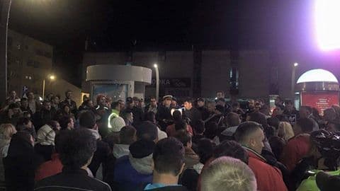 Potraga za dječakom: Na Trgu se sinoć okupilo više od stotinu građana Potraga za dječakom: Na Trgu se sinoć okupilo više od stotinu građana