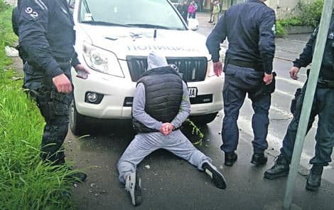 Pucao suparniku u koljena, pa se dao u bijeg Pucao suparniku u koljena, pa se dao u bijeg