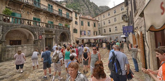 Kotorani se pitaju što ih čeka u julu kad je saobraćajni kolaps već sada Kotorani se pitaju što ih čeka u julu kad je saobraćajni kolaps već sada