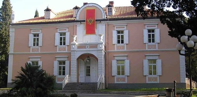 CSUCG: "Presjek crnogorske likovne scene" u Dvorcu Petrovića CSUCG: "Presjek crnogorske likovne scene" u Dvorcu Petrovića