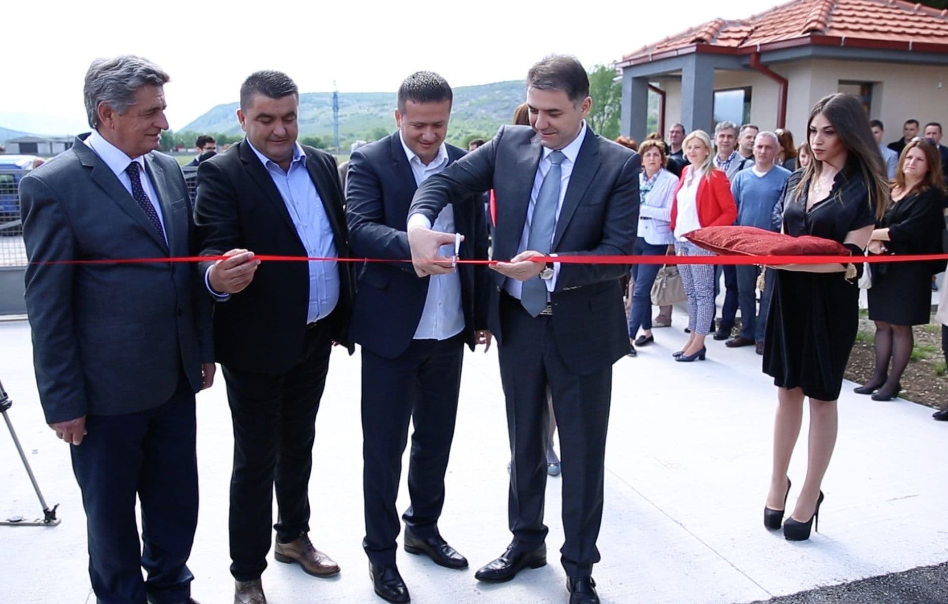 Ivanović otvorio Fabriku stočne hrane u Spužu, prvu u Crnoj Gori (FOTO) Ivanović otvorio Fabriku stočne hrane u Spužu, prvu u Crnoj Gori (FOTO)