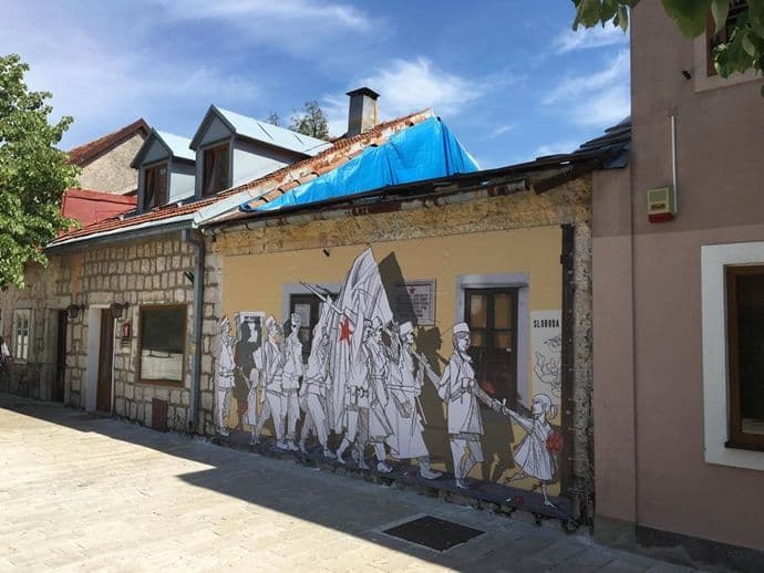 Evo kako izgledaju prve umjetničke "Fasade Cetinja" Evo kako izgledaju prve umjetničke "Fasade Cetinja"