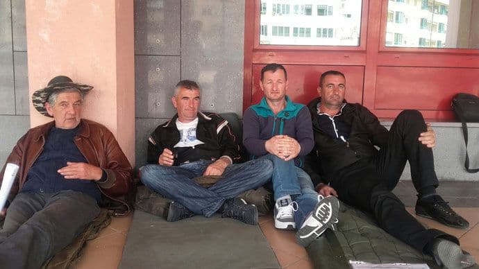 Radnici Željezare štrajkuju glađu ispred Ministarstva ekonomije Radnici Željezare štrajkuju glađu ispred Ministarstva ekonomije