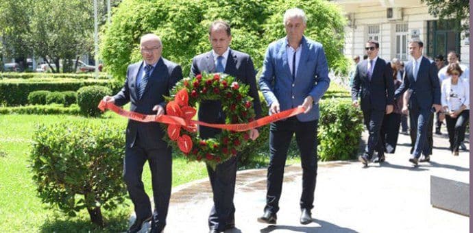 Donacija Glavnog grada OŠ "Marko Miljanov" povodom jubileja nekadašnjeg gradonačelnika Donacija Glavnog grada OŠ "Marko Miljanov" povodom jubileja nekadašnjeg gradonačelnika