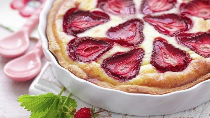 Zdrava, jednostavna i ukusna: Slatka pita s jogurtom, limunom i jagodama Zdrava, jednostavna i ukusna: Slatka pita s jogurtom, limunom i jagodama