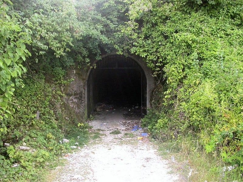 Uskoro tender za adaptaciju Cetinjske pećine: Na korak do novog svetilišta Uskoro tender za adaptaciju Cetinjske pećine: Na korak do novog svetilišta