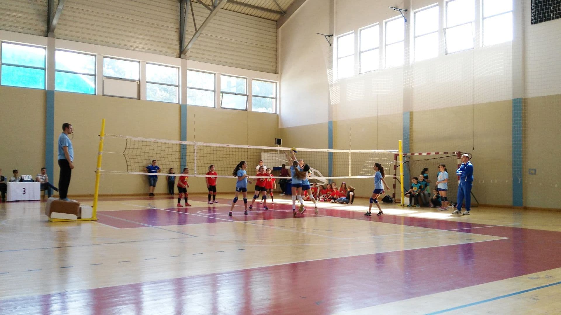 MINI ODBOJKA: Mrkojevići, Akademija, Galeb i Nikšić u polufinalu MINI ODBOJKA: Mrkojevići, Akademija, Galeb i Nikšić u polufinalu