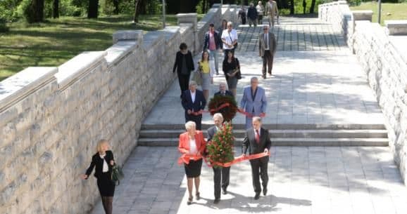 Delegacija Glavnog grada položila vijenac na spomenik Partizanu borcu na Gorici Delegacija Glavnog grada položila vijenac na spomenik Partizanu borcu na Gorici