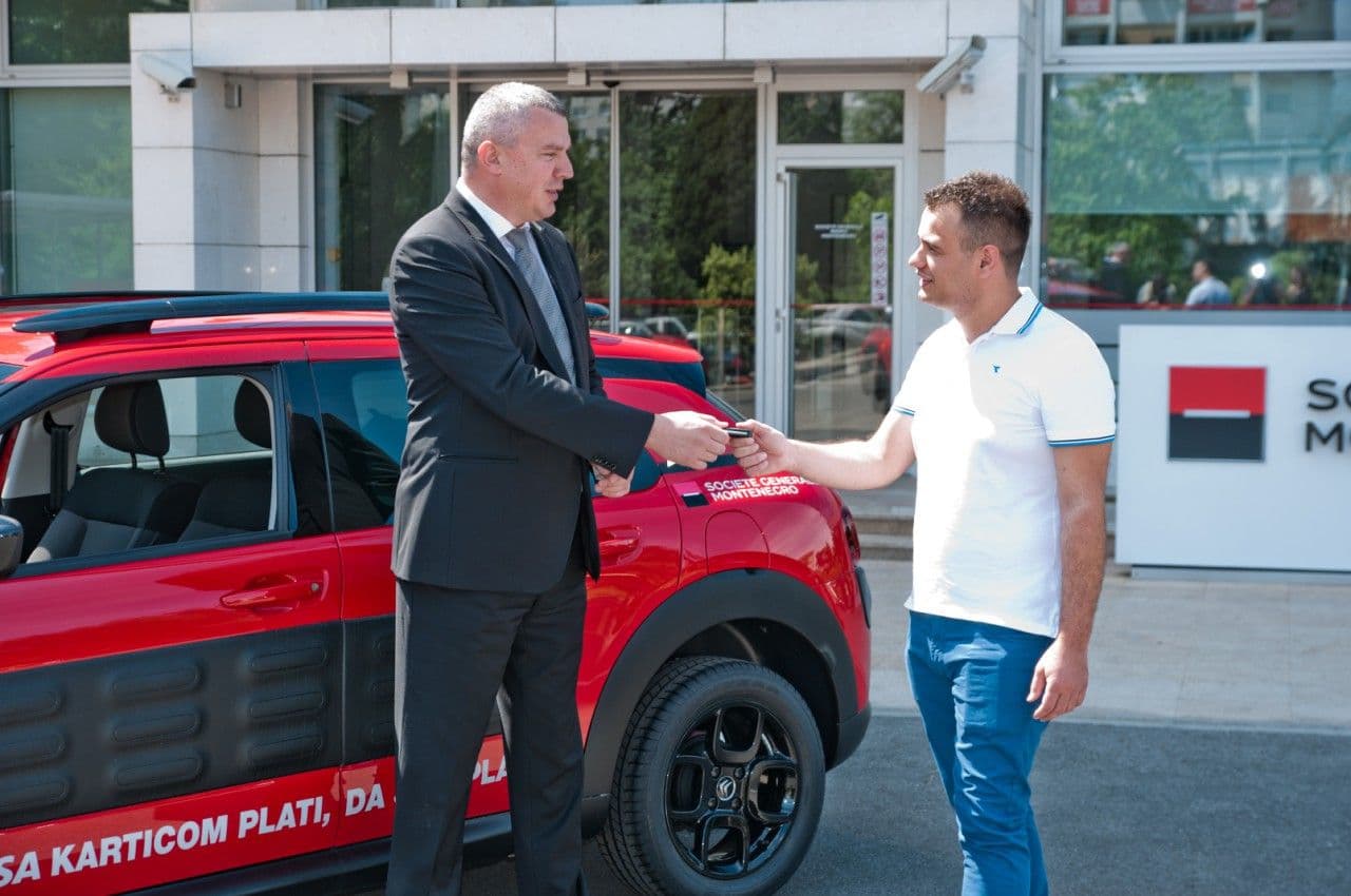 Uručeni ključevi "citroena" Uručeni ključevi "citroena"